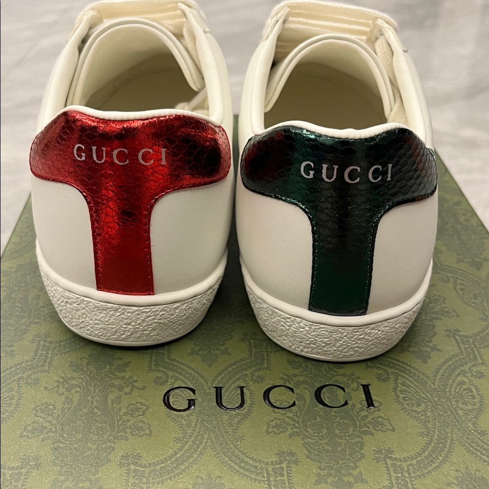 Gucci White Low-Top Women’s Sneakers with Green and Red Stripe - Picture 4 of 5